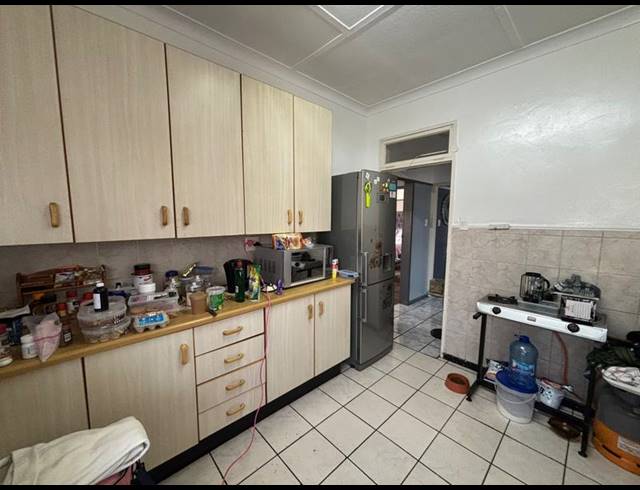 2 BEDROOM HOUSE FOR SALE IN NEWLANDS